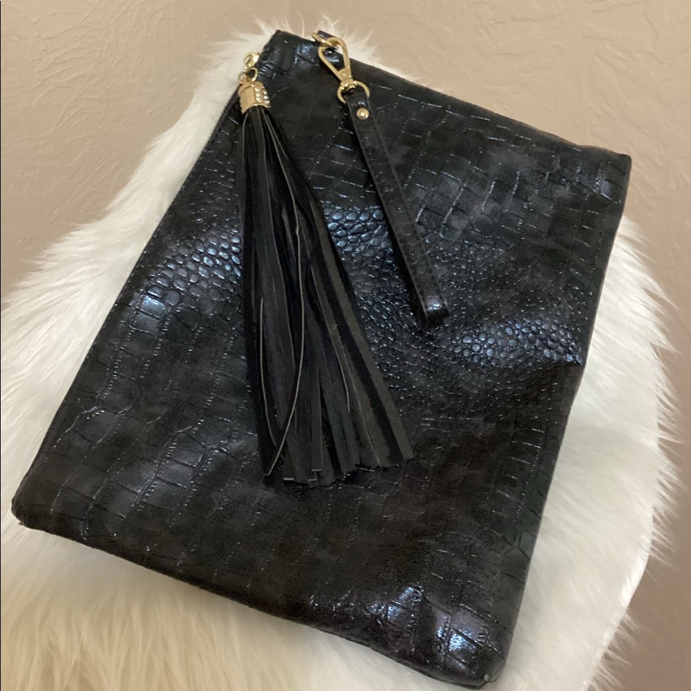 imoshion Zip Clutch/Bag with Tassel | EUC
